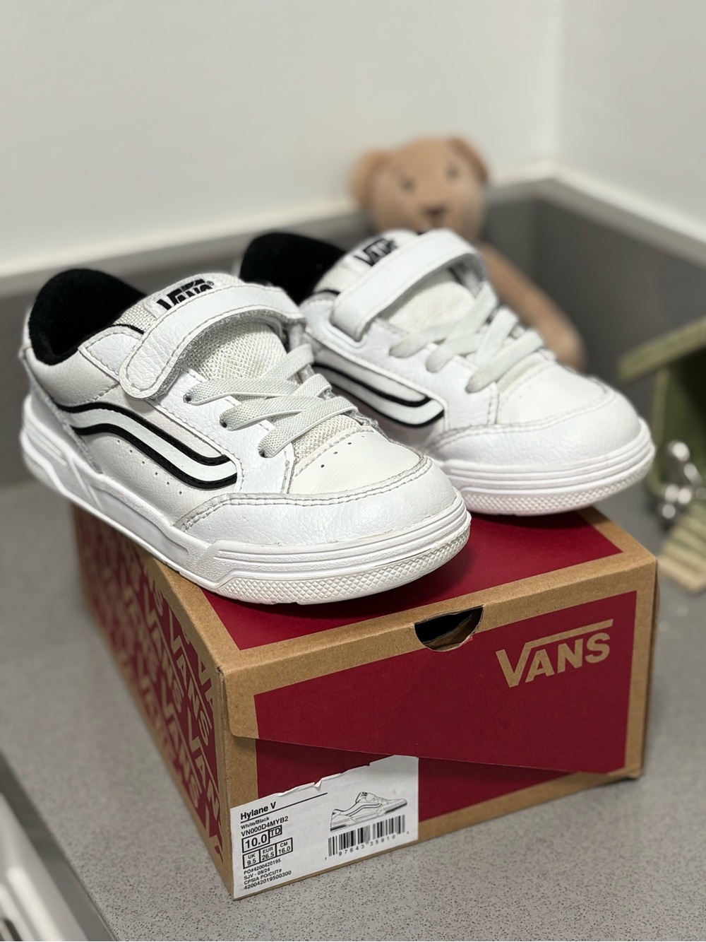 Vans Hylane V leather sneakers size 10T